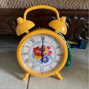Pioneer Woman Clock/ no tag